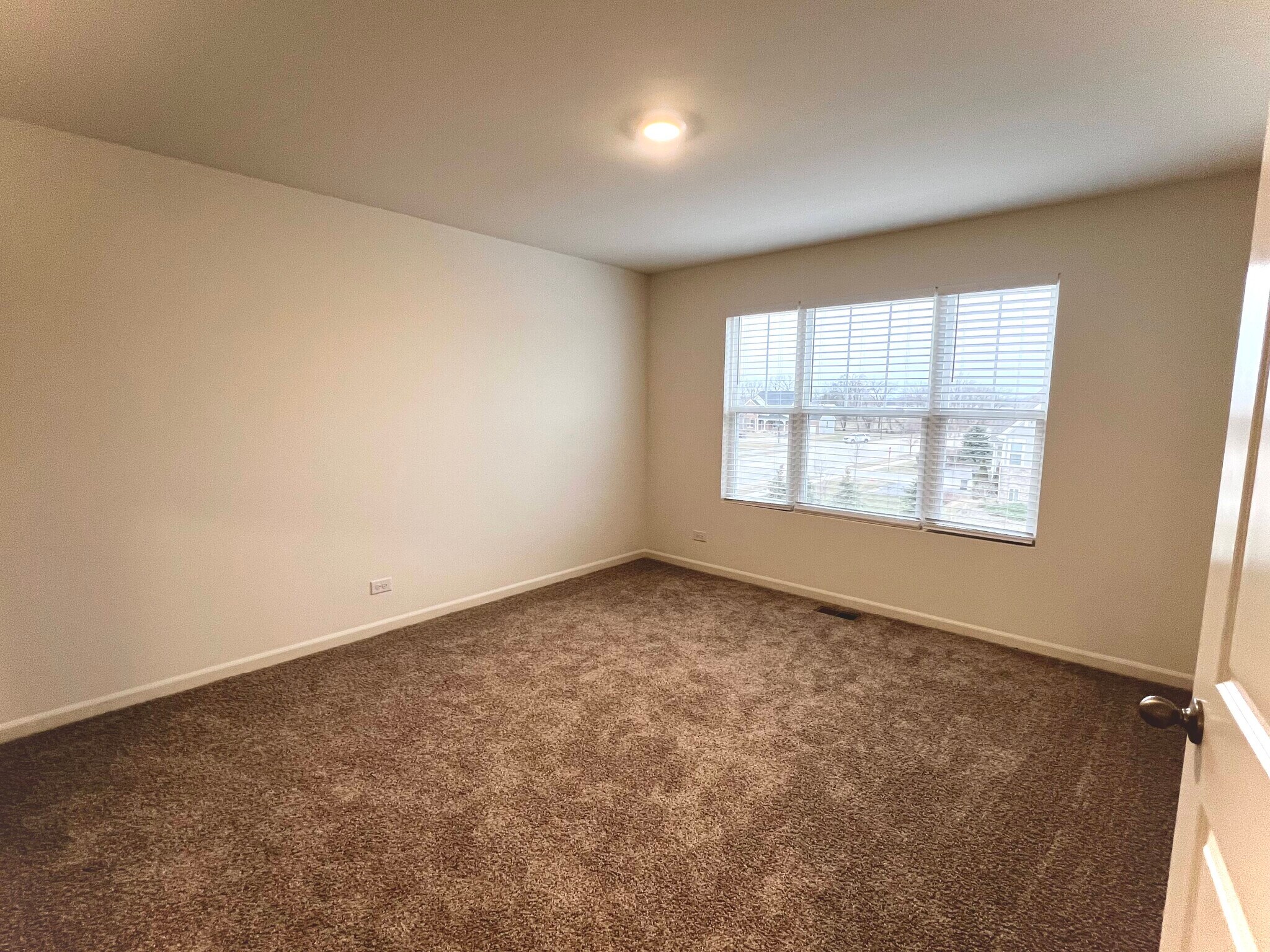 Building Photo - 217 Goldenrod Dr