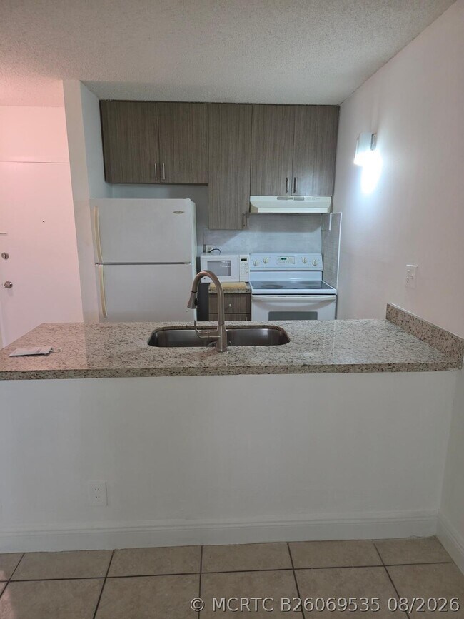 Building Photo - 2401 Riverside Dr