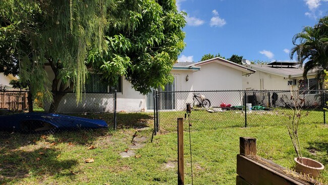 Building Photo - 6541 NW 33rd Way