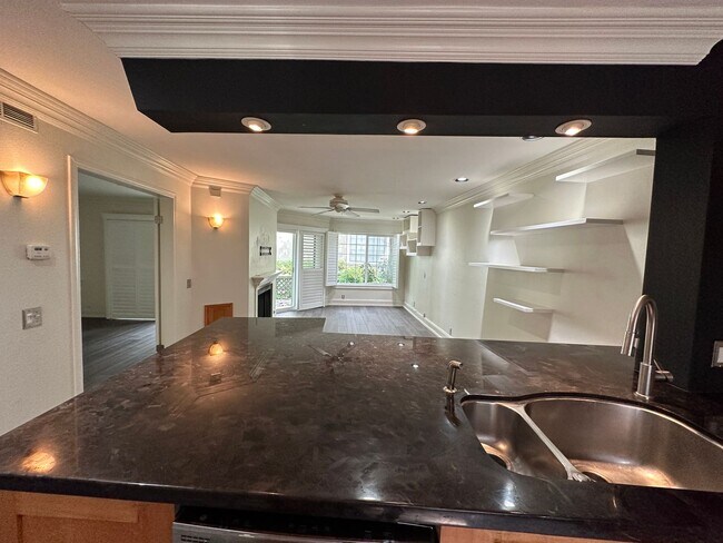 Building Photo - Morningside on the Lake Downstairs 1 Bedroom 1 Bath