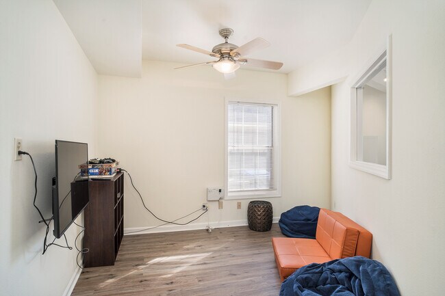 office space - 1254 Watercrest Cir
