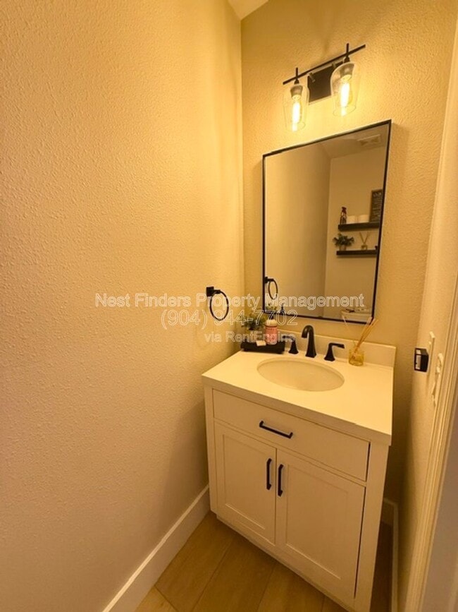 Building Photo - 7039 Beauhaven Ct