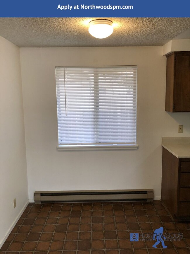 Building Photo - Nice 1 bedroom 1 bath in Grants Pass