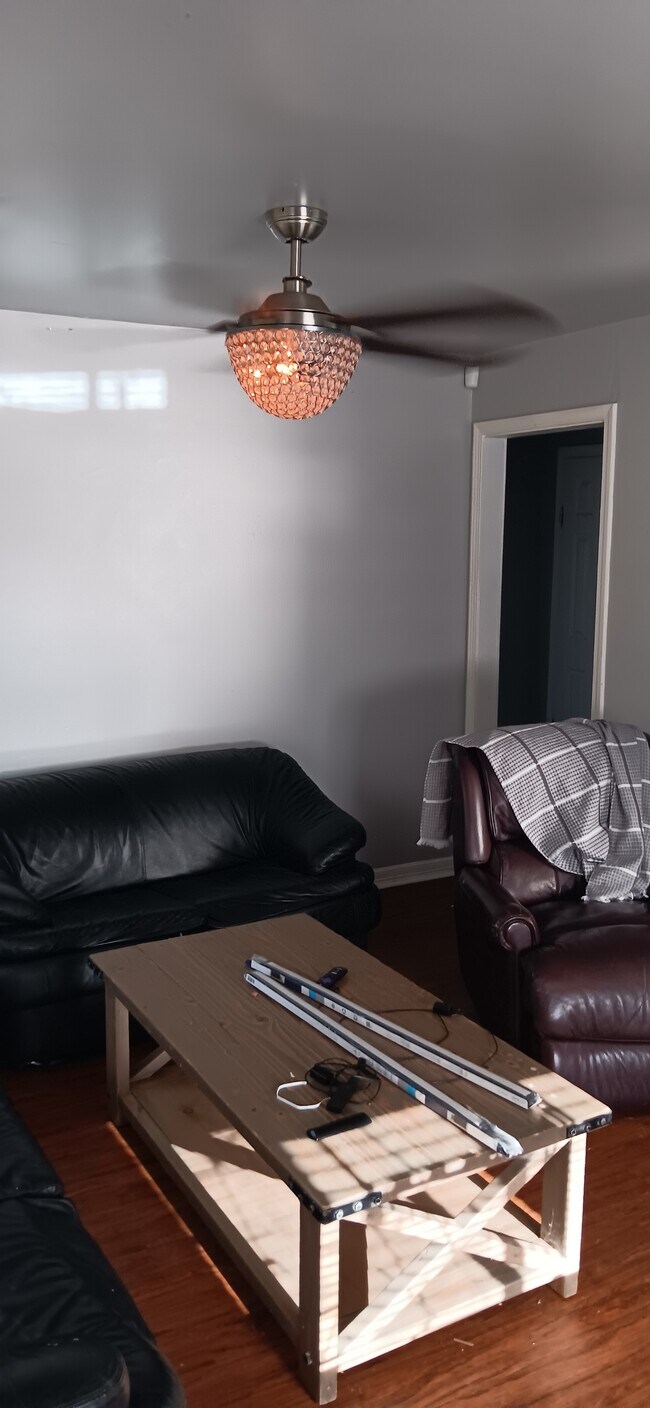 Building Photo - 548 E Woodrow St