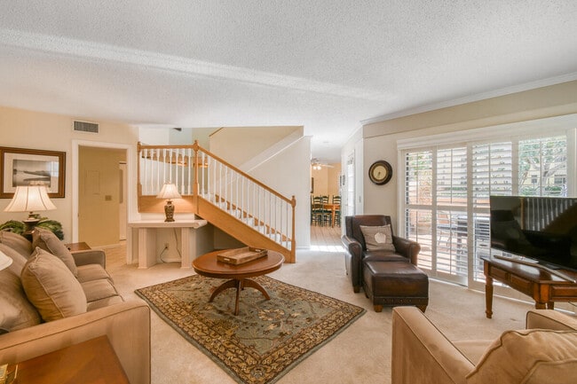 Building Photo - 28 Uno Lago Dr