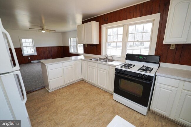 Building Photo - 8369 Nylon Ave