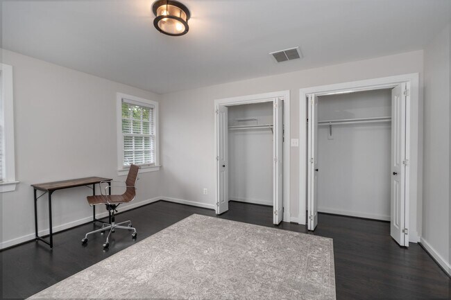 Building Photo - 504 S Pitt St