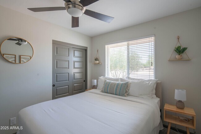 Building Photo - 2101 N 70th Pl