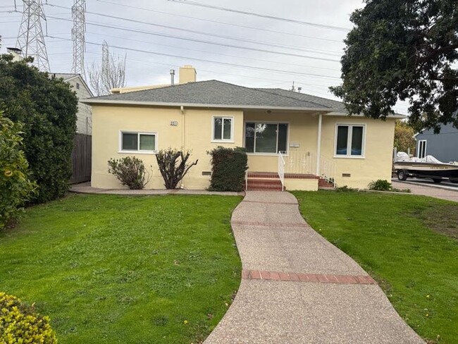 Primary Photo - Charming 2-Bedroom Home Large Rumpus Room,...