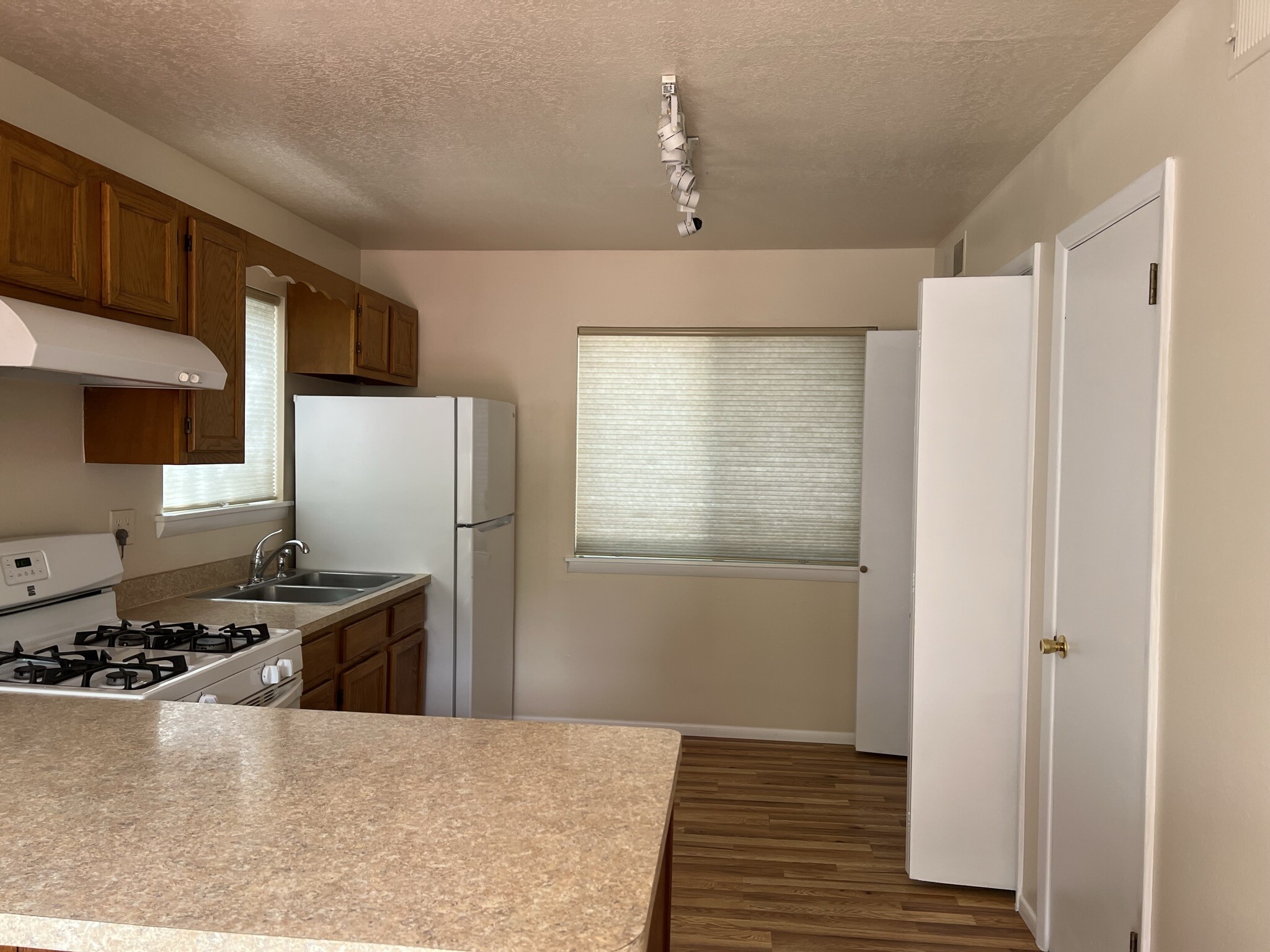 Kitchen - 245 Rosario Blvd