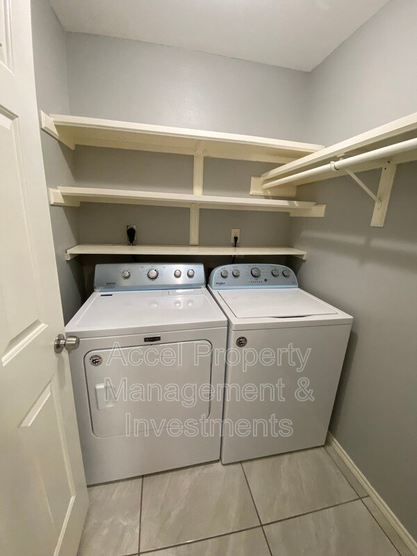 Building Photo - 701 Sandpiper Ave