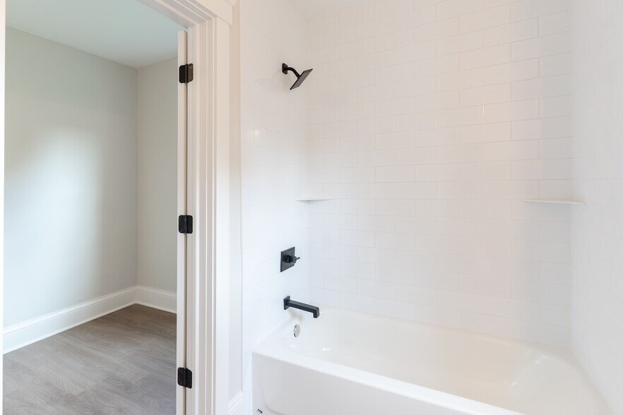 Building Photo - 1464 E 123rd St