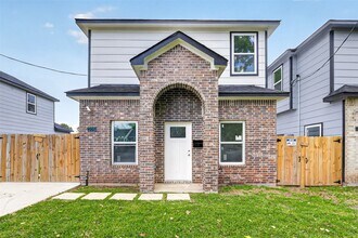 Building Photo - 9007 Hilda St