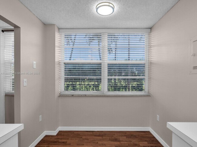 Building Photo - 1000 St Charles Pl