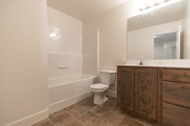 Building Photo - Spanish Fork Townhome