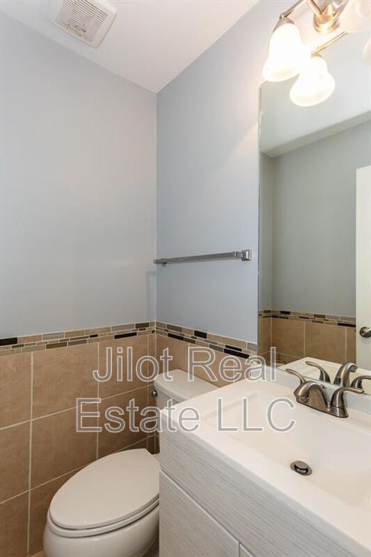 Building Photo - 483 Mountain Oaks Pkwy