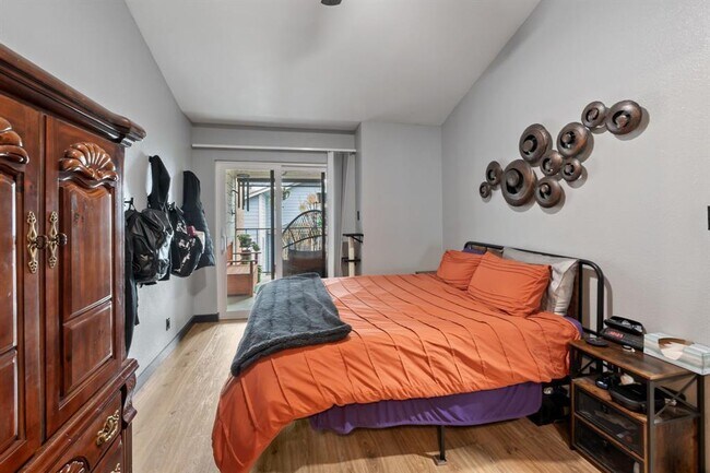 Building Photo - 203 E 31st St