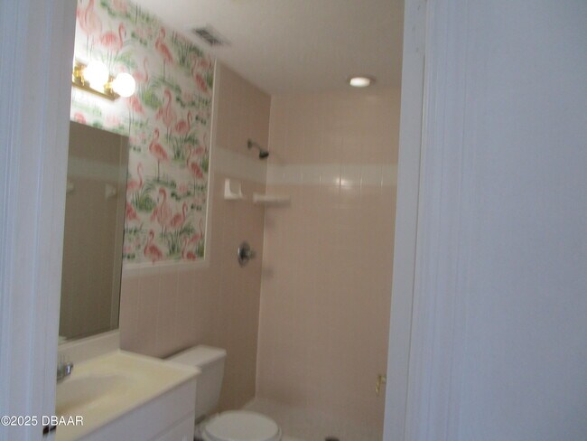 Building Photo - 5543 W Bayshore Dr