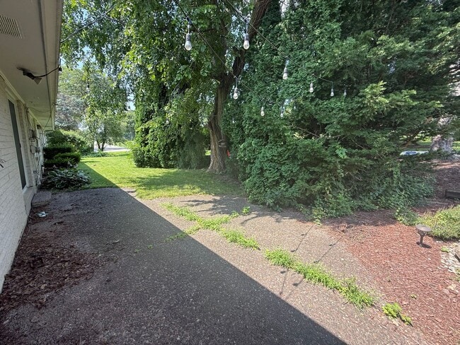 Building Photo - Updated 3BR Home in Prime Wauwatosa Locati...