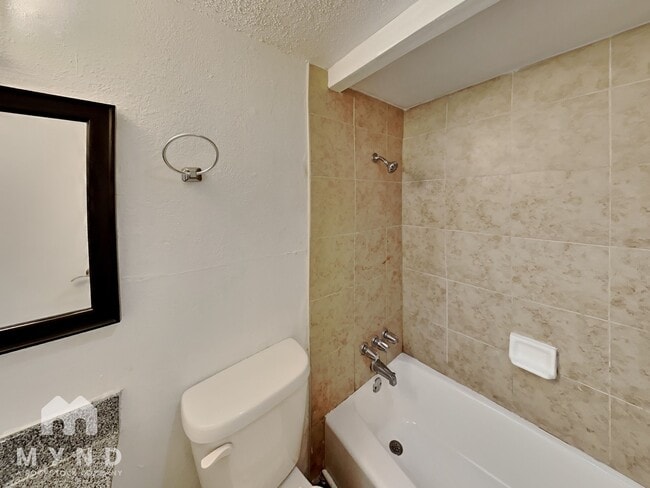 Building Photo - 3624 Parkridge Dr