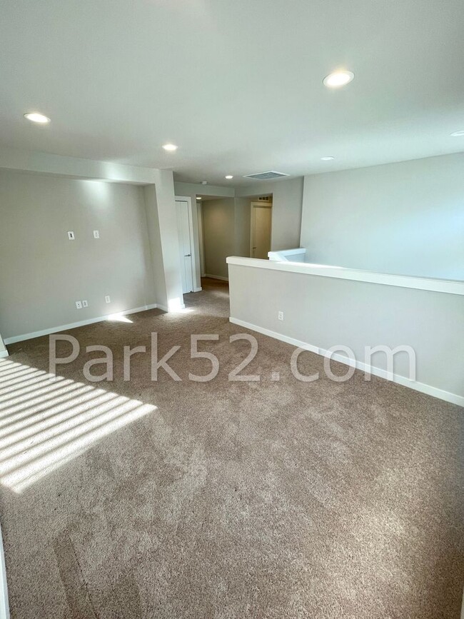 Building Photo - $250 Off 1st Full Month’s Rent! Beautiful ...