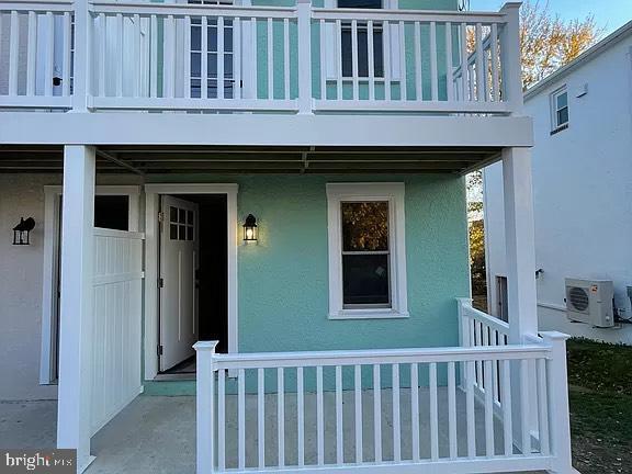 Building Photo - 114 E Cedar St