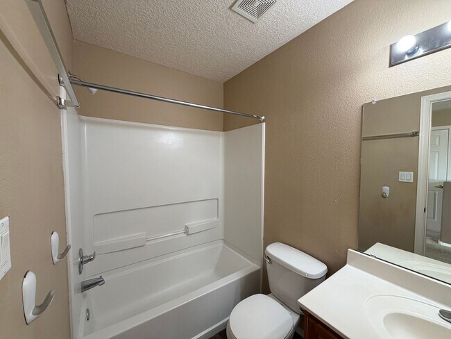 Building Photo - 4 Bedroom Home Available Near McMahon Blvd NW & Universe Blvd NW!