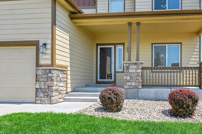 Building Photo - $2,650 - 4 Bed, 2.5 Bath Home with Fenced ...
