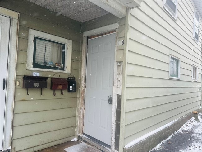 Primary Photo - 119 W Bridge St