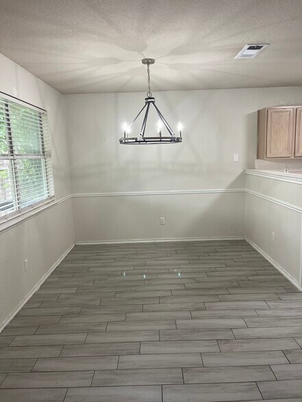 Building Photo - 1819 Winchester Dr
