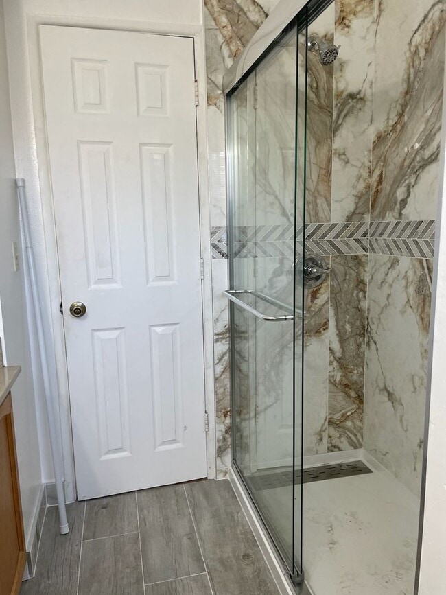 Building Photo - 1 bed 1 bath in Fullerton