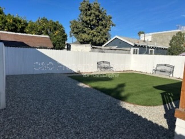 Building Photo - 1519 W 22nd Pl