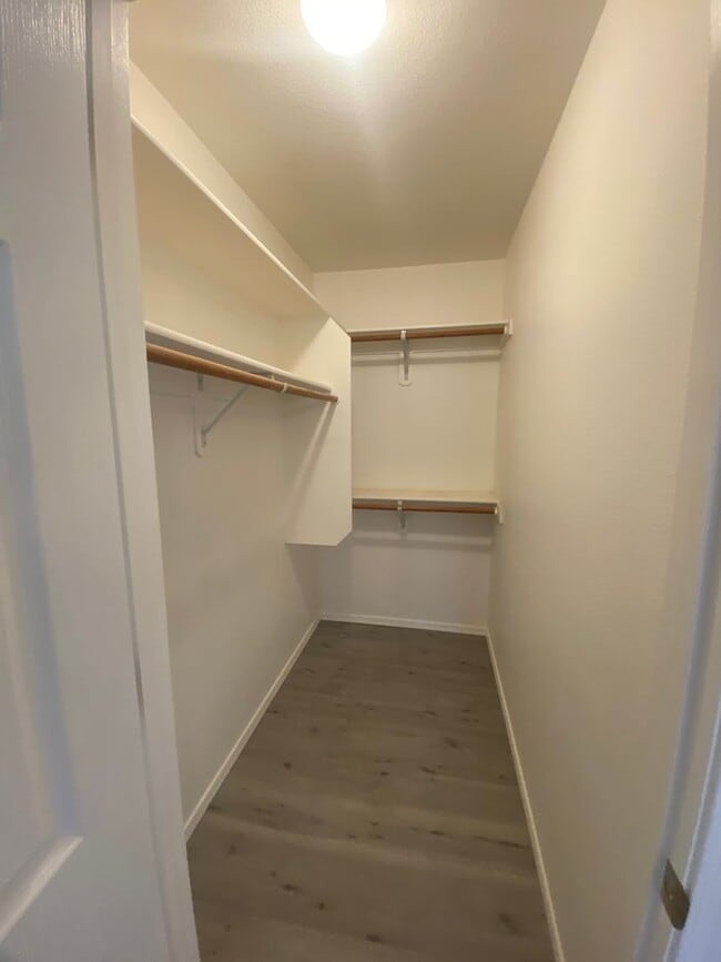 Building Photo - Charming 3 Bedroom 2 Bath Home