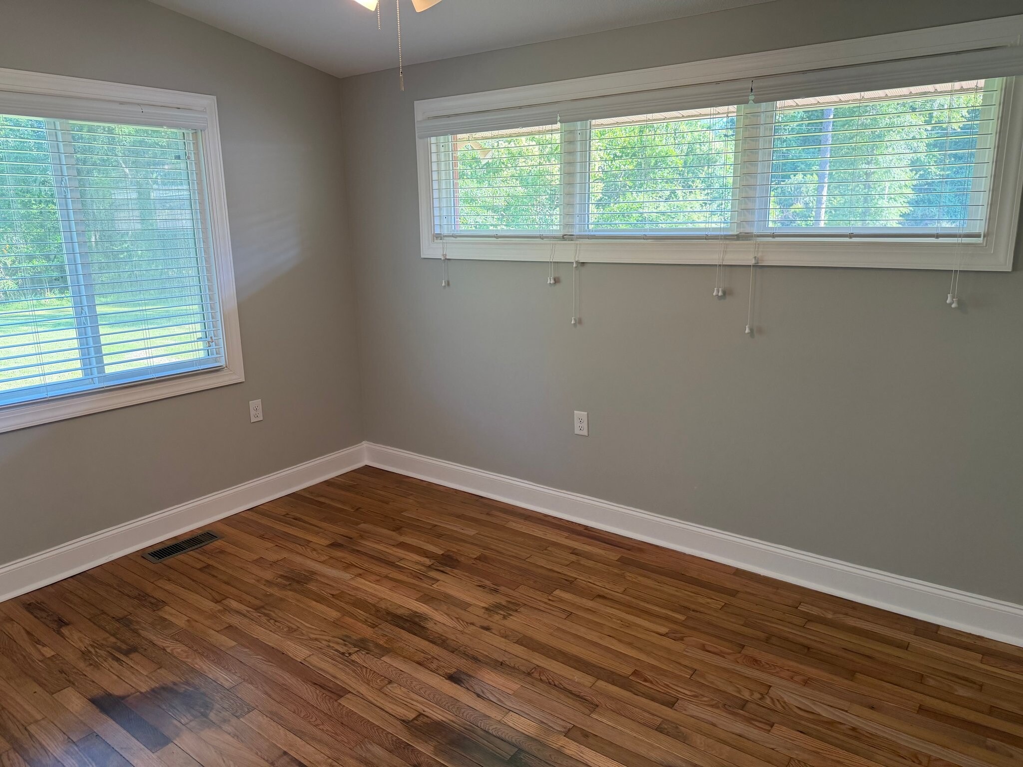 Building Photo - 1016 Forest Glen Dr