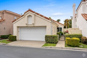 Building Photo - Tranquil 2-Bedroom Home in the Heart of Ne...
