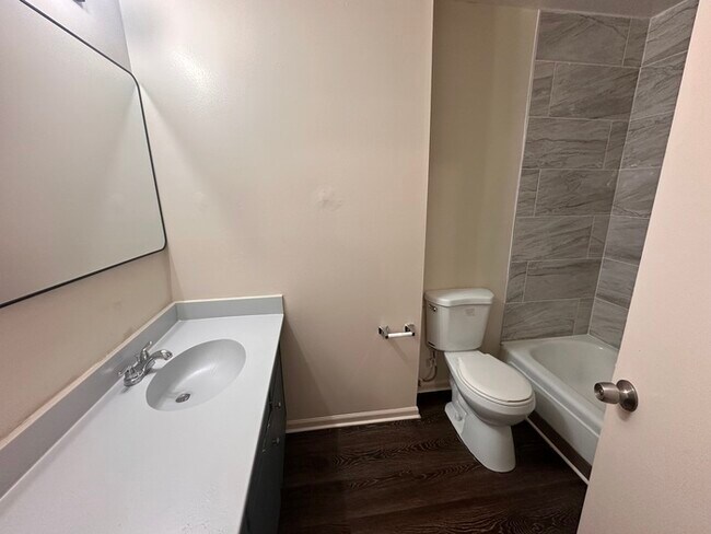 Building Photo - 3bed/2.5bath