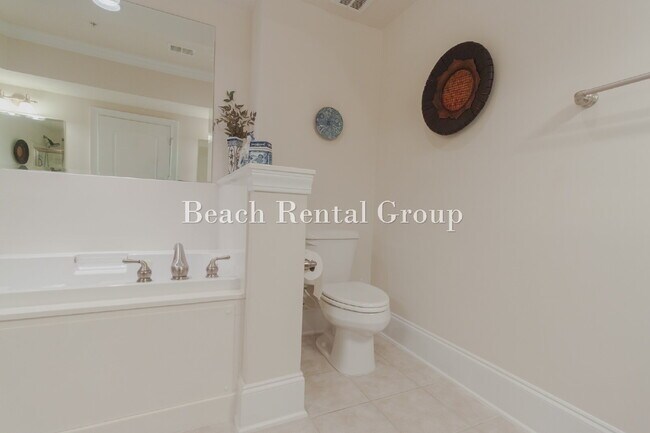 Building Photo - 2 Bedroom Condo on the Intracoastal Waterway