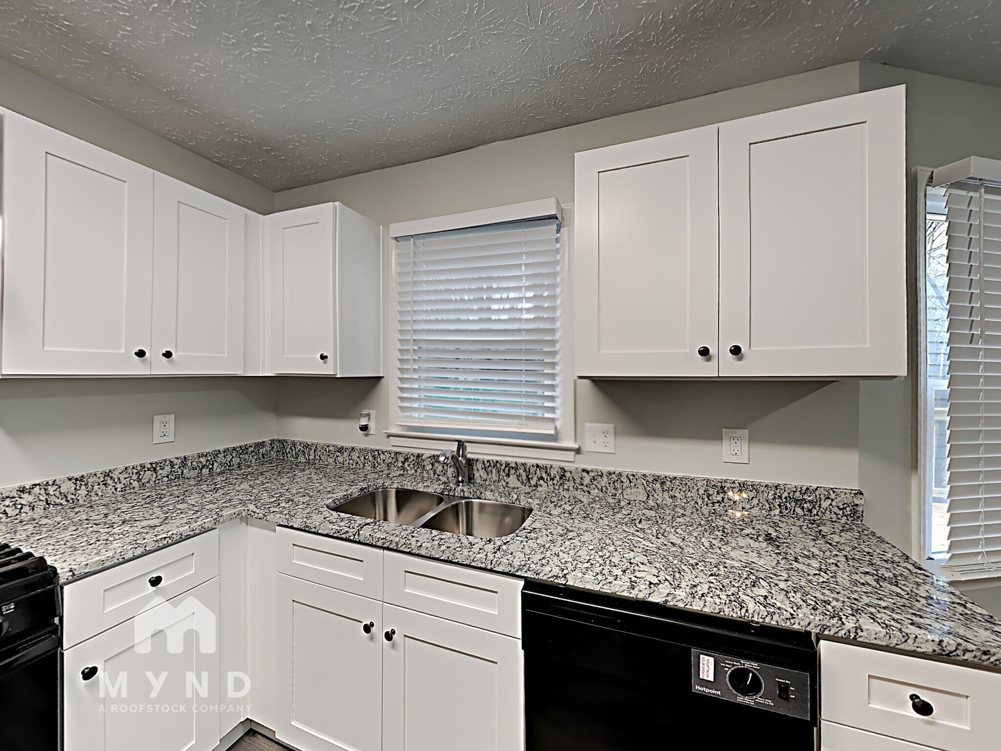 Building Photo - 5657 Riding Woods Dr SW