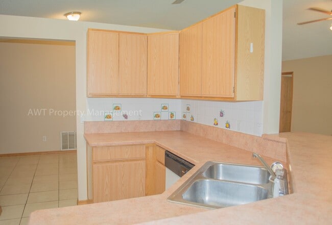 Building Photo - 14 Wood Amber Ln