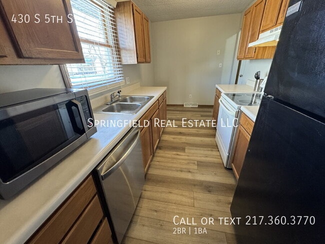 Building Photo - 430 S 5th St