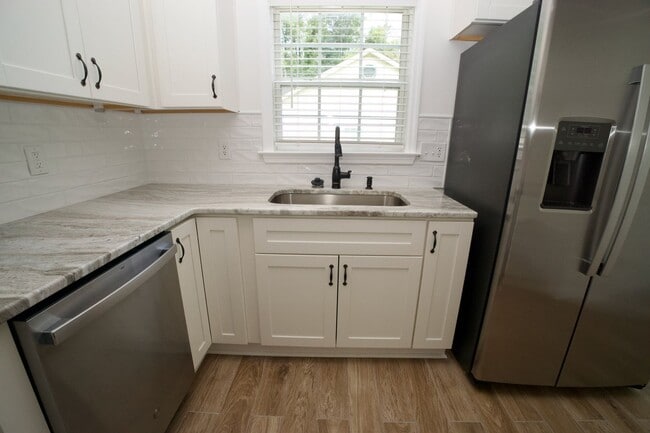 Building Photo - 210 Hayden Pl