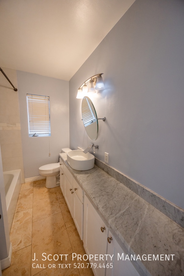 Building Photo - 723 W Cactus Wren Dr