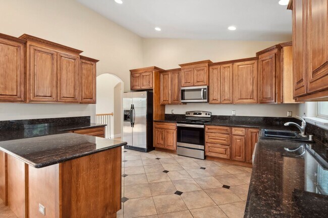 Building Photo - Beautiful Woodridge Home