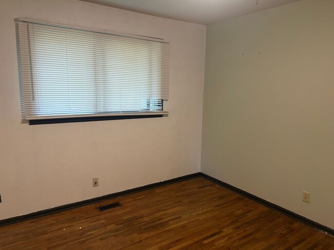 Building Photo - Charming 2BR Rambler in Puget Neighborhood | Private Yard
