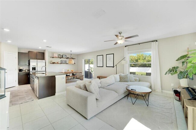 Building Photo - 403 Royal Empress Dr