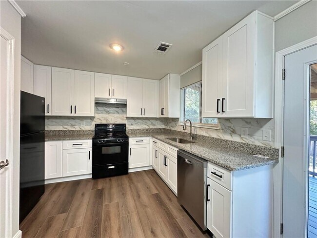 Building Photo - 2496 Landington Way NW