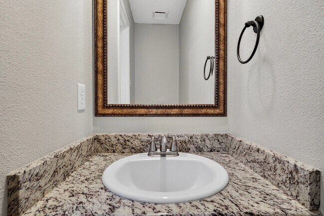 Building Photo - 3222 Preston Dr