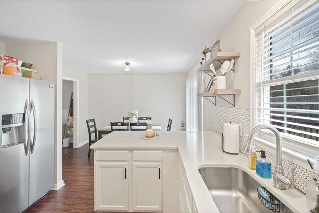 Building Photo - 4410 Caven Ct N