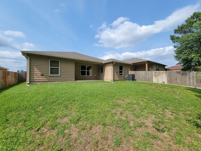 Building Photo - BEAUTIFUL LARGE 1 STORY 3 BEDROOM 2 BATH H...