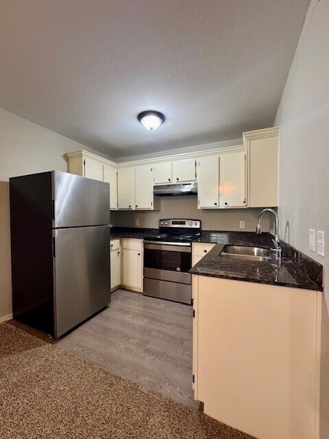 Building Photo - 944 N Storer Ave